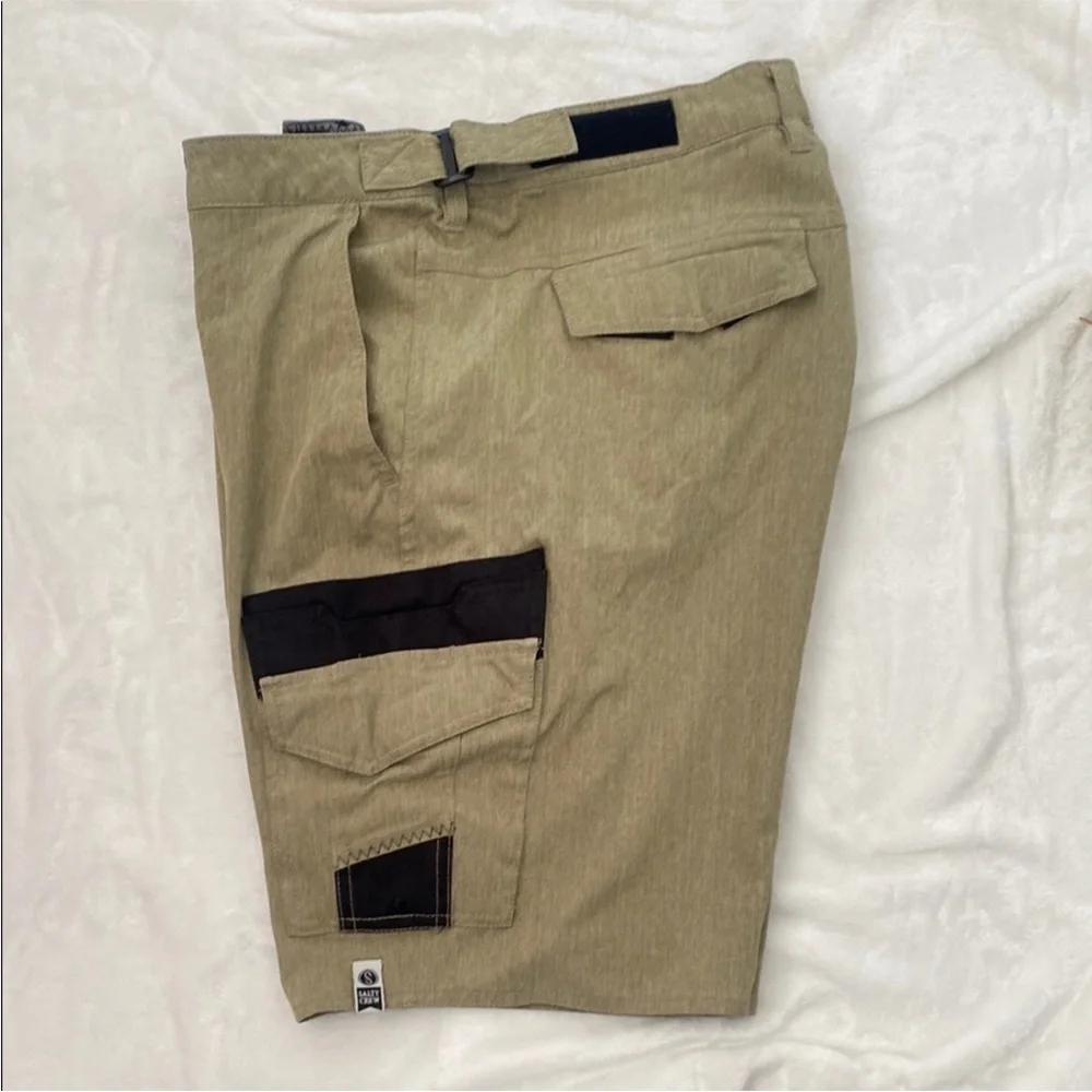 SALTY CREW Men’s Khaki Cargo Shorts with Black Trim. Size M